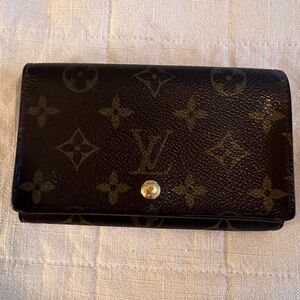 Louis Vuitton $550 Porte Monnaie Tresor wallet vintage 2000 USA